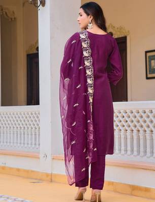 floral embroidered regular chanderi cotton kurta with trousers with dupatta 5