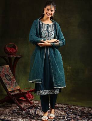 embroidered thread work chanderi cotton kurta with trousers & dupatta 4