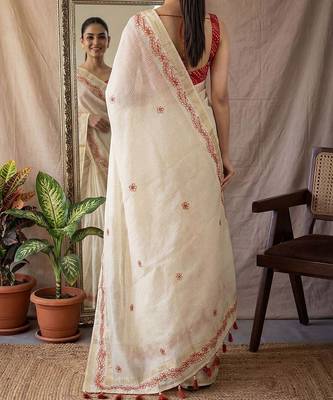 Off white checked woven design zari silk blend saree with blouse 3