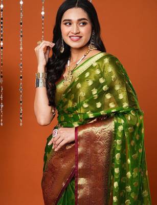 Green green paisley woven design zari organza banarasi saree 3
