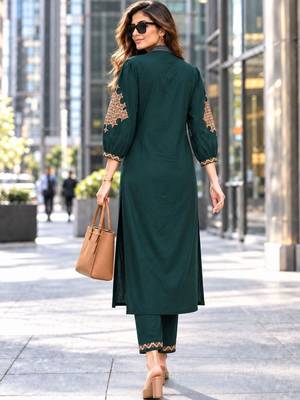 women ethnic motifs embroidered regular thread work kurta with trousers 2