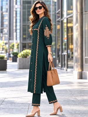 women ethnic motifs embroidered regular thread work kurta with trousers 3