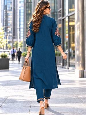 women ethnic motifs embroidered regular sequinned kurta with trousers 3