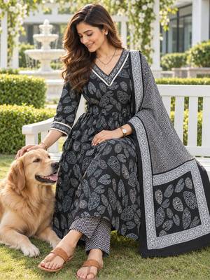 women ethnic motifs printed empire kurta with trousers with dupatta 3