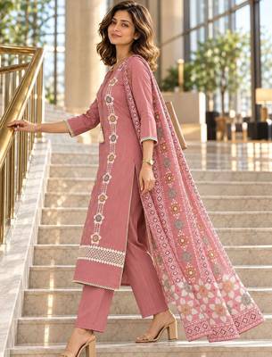 women ethnic motifs embroidered regular kurta with trousers & with dupatta 3