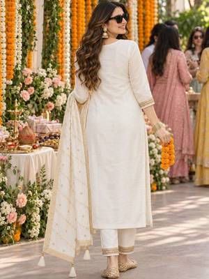 women ethnic motifs embroidered regular kurta with trousers & dupatta 3
