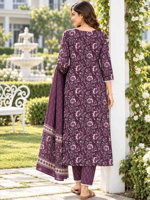 women floral printed regular  cotton kurta with trousers & with dupatta 4