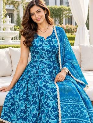 women ethnic motifs printed regular kurta with palazzos & with dupatta 4