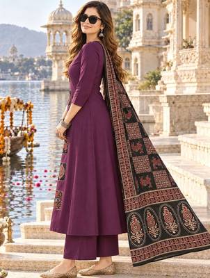 women ethnic motifs embroidered regular thread work  cotton kurta with palazzos & with 3