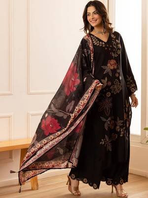 women floral regular thread work kurta with palazzos & with dupatta 7
