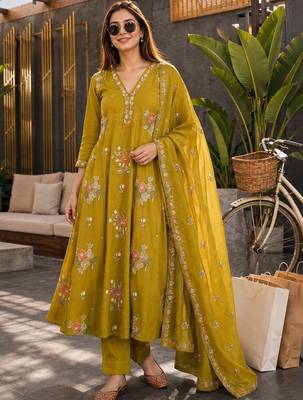 women floral embroidered tiered thread work chanderi cotton kurta with trousers & with dupatta 1