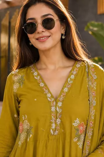 women floral embroidered tiered thread work chanderi cotton kurta with trousers & with dupatta