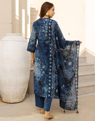 women ethnic motifs printed regular mirror work  cotton kurta with trousers & with dupatta 4
