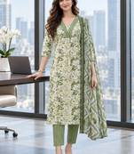 women floral printed regular  cotton kurta with trousers & with dupatta