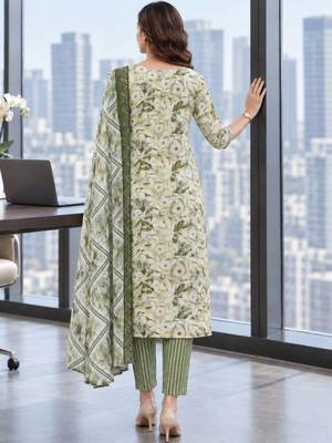 women floral printed regular  cotton kurta with trousers & with dupatta 4