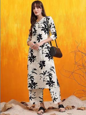 women floral printed regular kurta with trousers 1