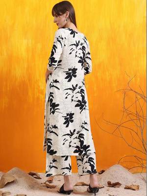 women floral printed regular kurta with trousers 4