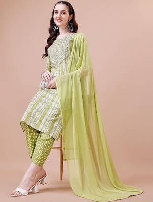 women floral printed mirror work kurta with trousers & with dupatta 4