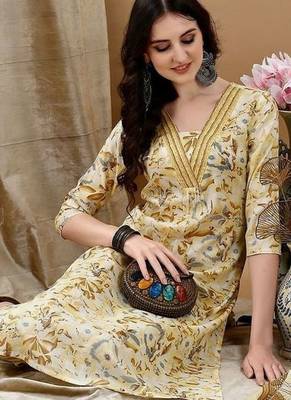 women floral printed regular  cotton kurta with trousers & with dupatta 3