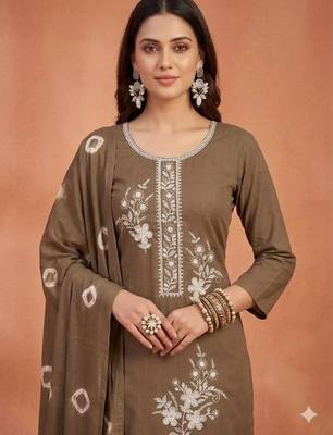 women ethnic motifs embroidered regular thread work kurta with trousers & with dupatta 3