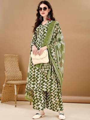 women printed regular kurta with trousers & with dupatta 3