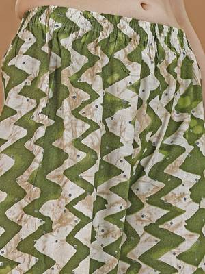 women printed regular kurta with trousers & with dupatta 4