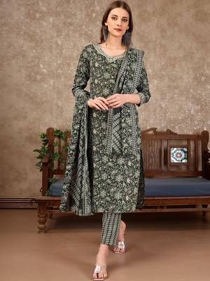 women floral printed kurta with trousers & with dupatta 6