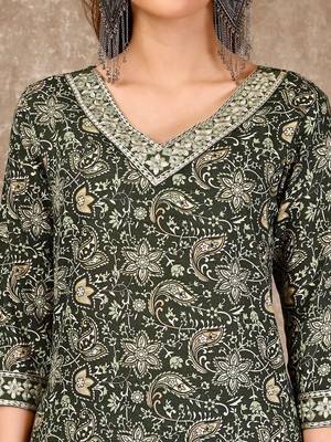women floral printed kurta with trousers & with dupatta 7
