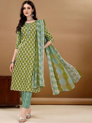 women ethnic motifs printed kurta with trousers & with dupatta 1