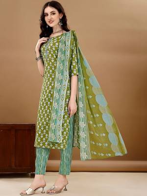 women ethnic motifs printed kurta with trousers & with dupatta 4