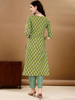 women ethnic motifs printed kurta with trousers & with dupatta 6
