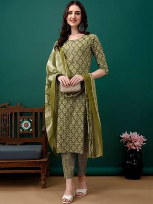women printed kurta with trousers & with dupatta 3