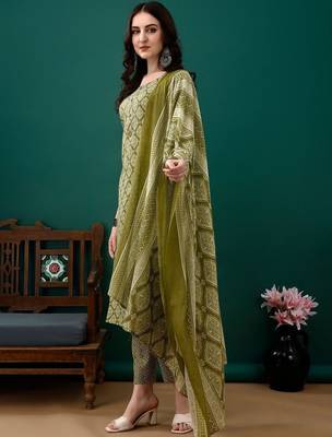 women printed kurta with trousers & with dupatta 4