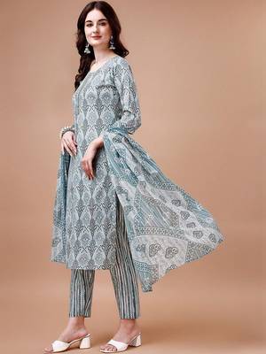 women ethnic motifs printed kurta with trousers & with dupatta 5