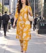 women floral printed pleated kurta with palazzos