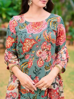 women floral printed regular kurta with trousers & with dupatta 4