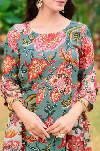 women floral printed regular kurta with trousers & with dupatta