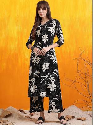 women floral printed regular kurta with palazzos 1