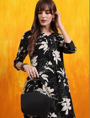 women floral printed regular kurta with palazzos 3