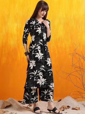 women floral printed regular kurta with palazzos 4