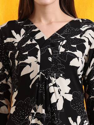 women floral printed regular kurta with palazzos 5