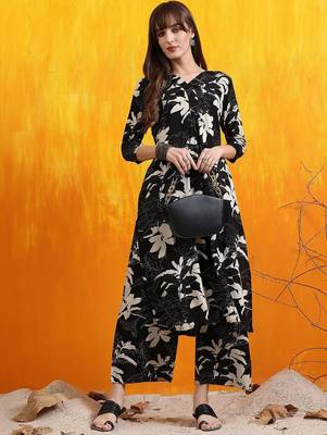women floral printed regular kurta with palazzos 6
