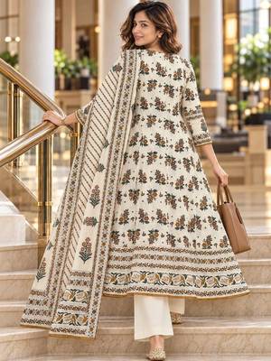women floral printed regular  cotton kurta with palazzos & dupatta 3