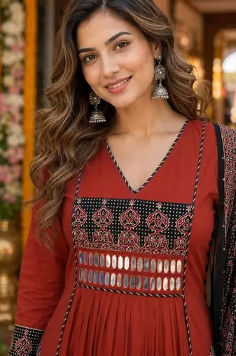 women ethnic motifs embroidered regular mirror work  cotton kurta with palazzos & with