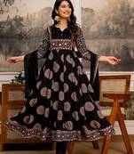 women ethnic motifs printed panelled mirror work kurta with trousers & with dupatta