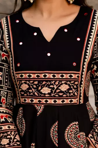 women ethnic motifs printed panelled mirror work kurta with trousers & with dupatta
