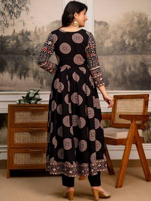 women ethnic motifs printed panelled mirror work kurta with trousers & with dupatta 4