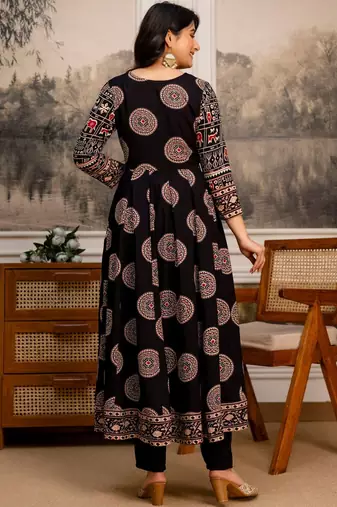 women ethnic motifs printed panelled mirror work kurta with trousers & with dupatta