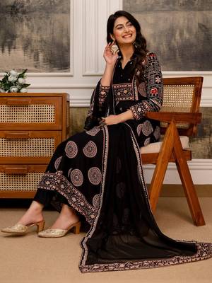 women ethnic motifs printed panelled mirror work kurta with trousers & with dupatta 5
