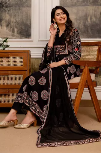 women ethnic motifs printed panelled mirror work kurta with trousers & with dupatta